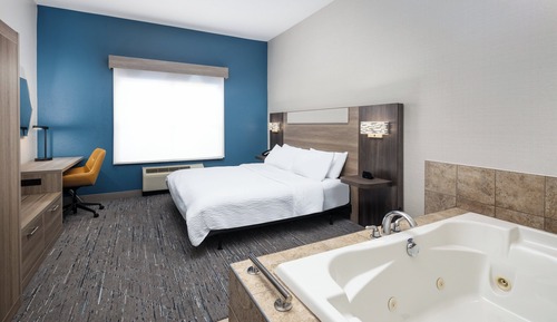 Standard Room, 1 King Bed, Jetted Tub