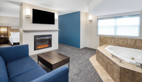 Suite, 1 King Bed, Jetted Tub