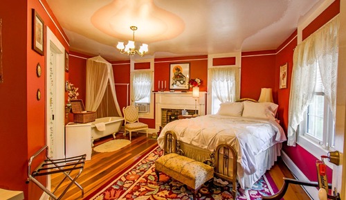 Romantic Room, Ensuite, Mountain View (Madam's)