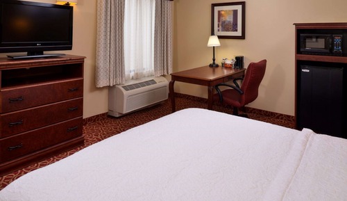 One queen bed non smoking