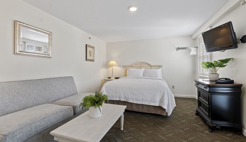 Studio, 1 Queen Bed, Kitchenette (Stairs Required)