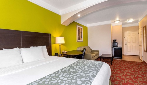 Deluxe Suite, 1 King Bed, Accessible, Non Smoking (Mobility/Hearing IMpaired)