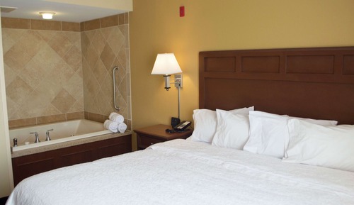 One King Bed, Non-Smoking, with Jetted Tub
