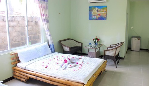 Bungalow, Garden View