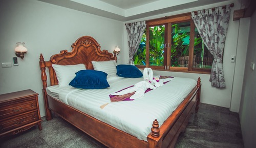 Family Room, 2 Bedrooms