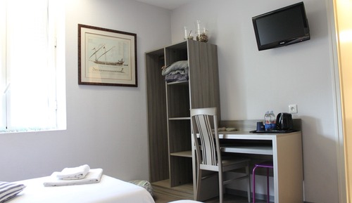 Room (Twin)