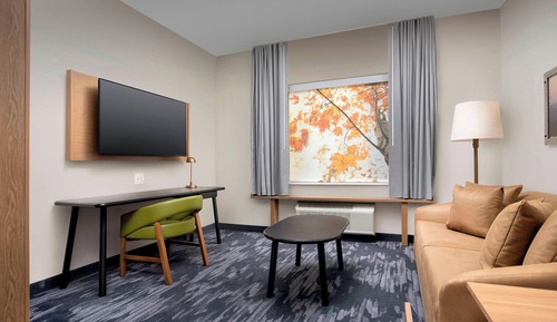 Suite, Multiple Beds (Mobility/Hearing Accessible, Tub)