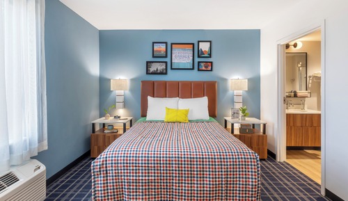 Standard Studio Suite, 1 Queen Bed, Kitchen