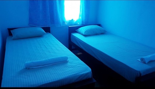 Triple Room, Smoking