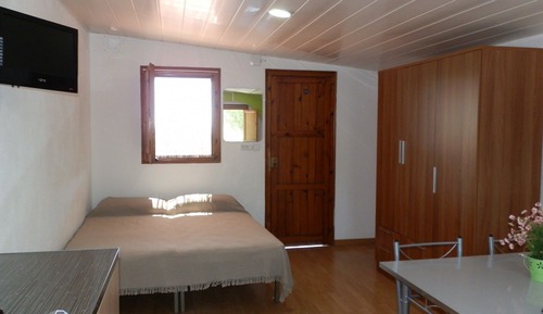 Economy Studio (2 adults + 2 kids)