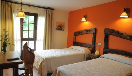 Twin Room (Cerezo y Nogal)