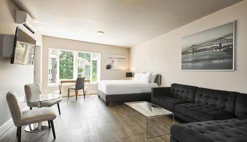 Family Suite, 1 Bedroom, 1 King and 1 Queen bed, Non Smoking