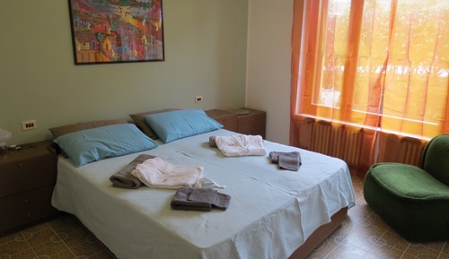 Traditional House, 2 Bedrooms, Lake View
