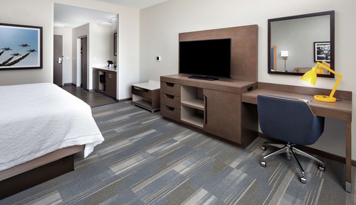 Suite, 1 King Bed, Accessible (Hearing)