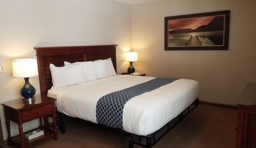 Standard Room, 1 King Bed, Non Smoking (Lodge Room)