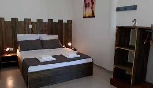 Comfort Studio, 1 Queen Bed, Partial Ocean View