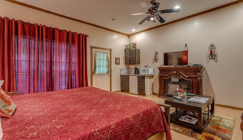 Secret Rose Suite