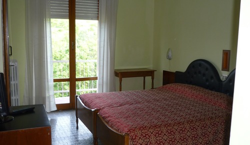 Family Room, Hill View