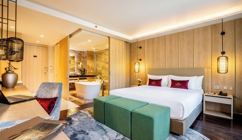 Premier Corner Room