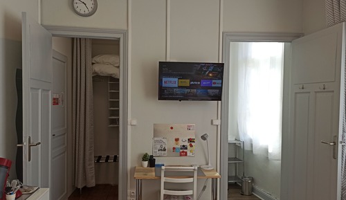 Deluxe Double Room (The Fashion Institute)