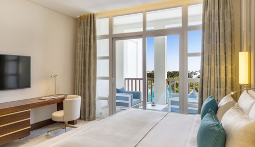Deluxe Room, 1 King Bed, Non Smoking, Pool View (Balcony)