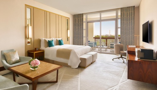 Grand Room, 1 King Bed, Non Smoking, Pool View (Balcony)