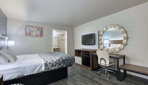 Room, 1 Queen Bed, Accessible, Non Smoking (Mobility with Accessible Tub)