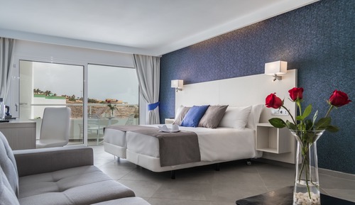 Deluxe Twin Room, Multiple Beds, Balcony, Partial Sea View