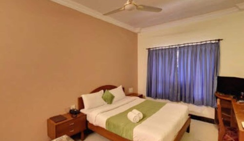 Deluxe Room, 1 King Bed with Sofa bed, Smoking, Garden View