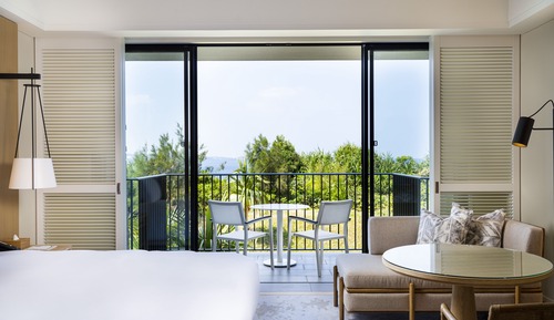 Deluxe Partial Oceanview King, Non Smoking
