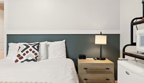 Basic Room, 1 Queen Bed, Non Smoking