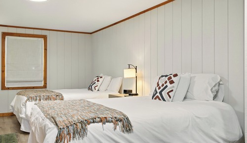 Basic Room, 2 Queen Beds, Non Smoking