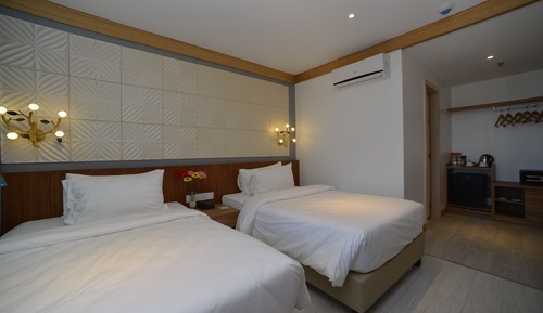 Supreme Room, Balcony