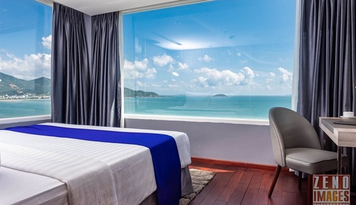 Suite, Sea View