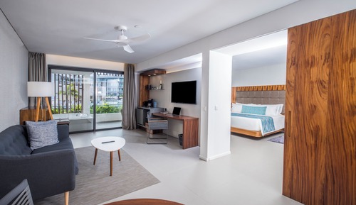One Bedroom Suite Outdoor Jacuzzi