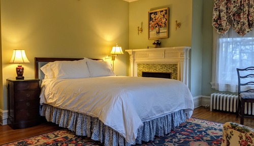 Traditional Room, 1 Queen Bed, Non Smoking, City View