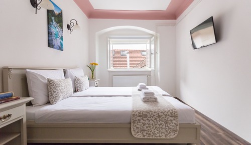 Apartment, 1 Bedroom, Courtyard View