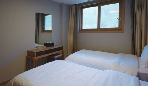 Deluxe (Base 2 pax, Extra person fee charge on site)