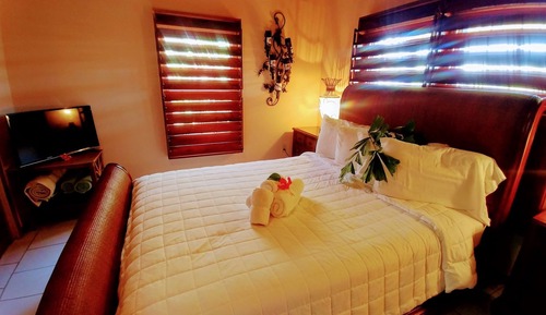 Deluxe Double Room, 1 Queen Bed, Courtyard View (Sunshine)