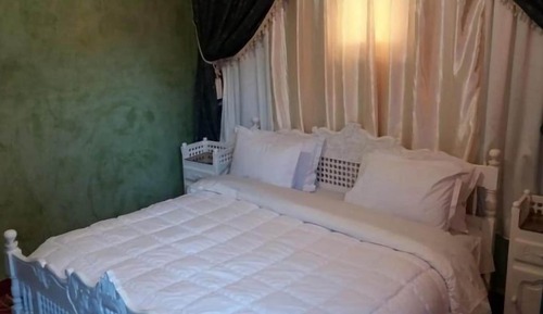 Double Room, 1 King Bed (Mouly Elghali)