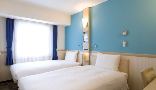 Twin Room, Smoking