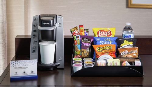 Room, 1 King Bed, Non Smoking (Drinks & Snacks)