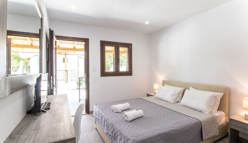 Classic Double Room, Garden View