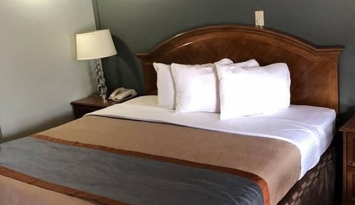 Basic Room, 1 Queen Bed