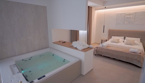 Luxury Suite
