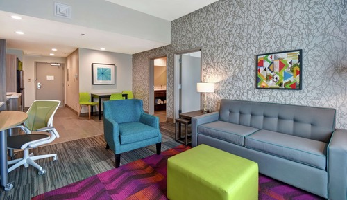 Suite, 1 King Bed, Accessible (Hearing)