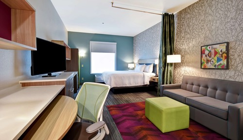 Studio, 1 King Bed, Accessible (Roll-In Shower)