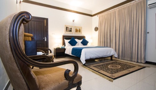 Executive Room, 1 King Bed, City View