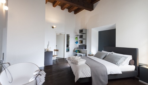 Romantic Double Room, Bathtub