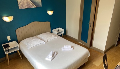 Chambre Double Standard, côté cour intérieure, 1er étage ou 2ème étage